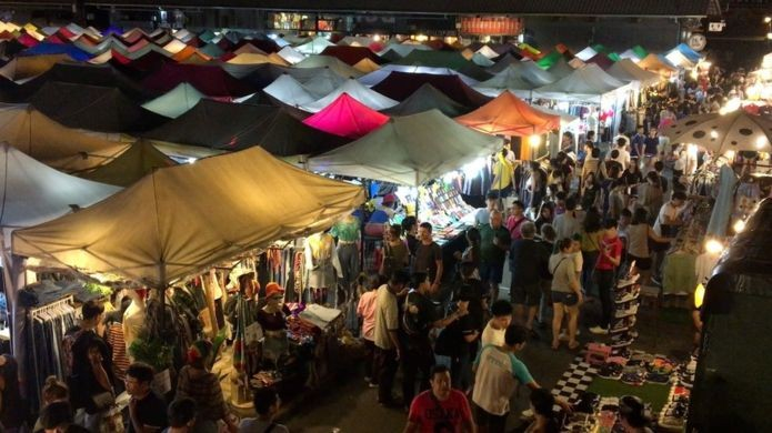 Chợ đêm Suan Lum Night bazaar